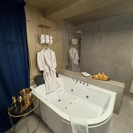 Emotion Apartments- Luxury Experience Mit Whirlpool-Badewanne Lägenhet