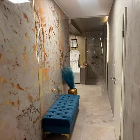 Appartement Emotion Apartments- Luxury Experience Mit Whirlpool-badewanne